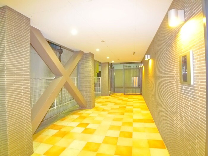 物件外観写真6　(エントランス部分)