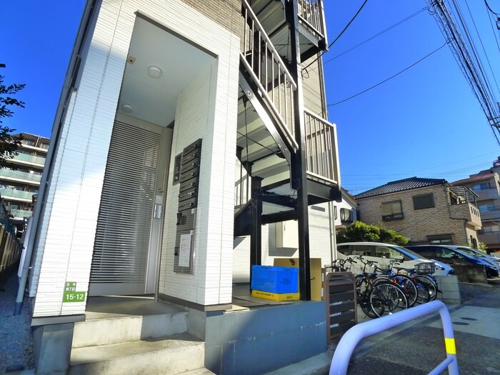 物件外観写真3　(エントランス部分)