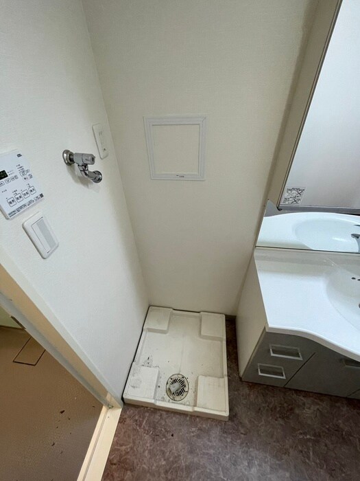 物件内観写真14　(洗濯機置場)