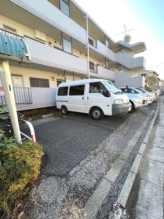 物件外観写真5　(駐車場)