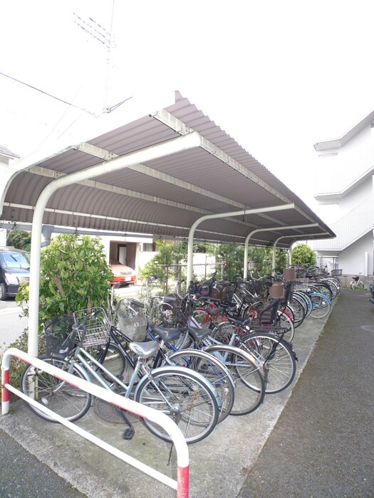 物件外観写真6　(駐輪場)