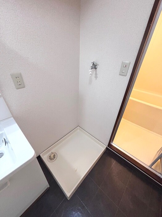 物件内観写真15　(洗濯機置場)