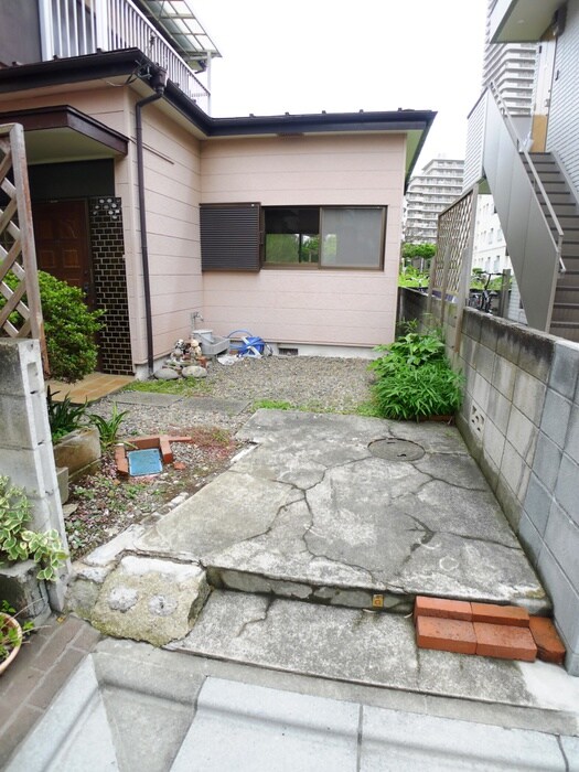 物件外観写真3　(駐車場)