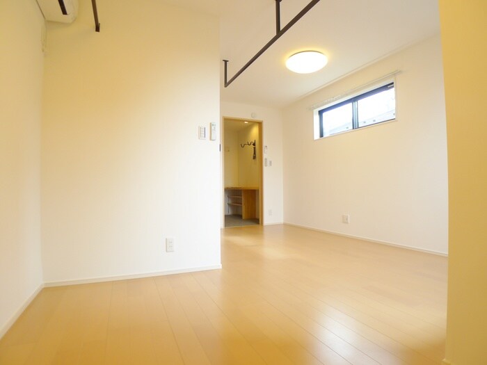 物件内観写真9　(室内からの展望)