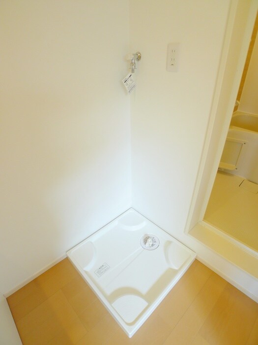 物件内観写真14　(洗濯機置場)