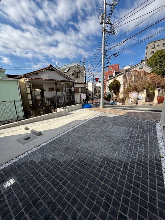 物件外観写真6　(エントランス部分)