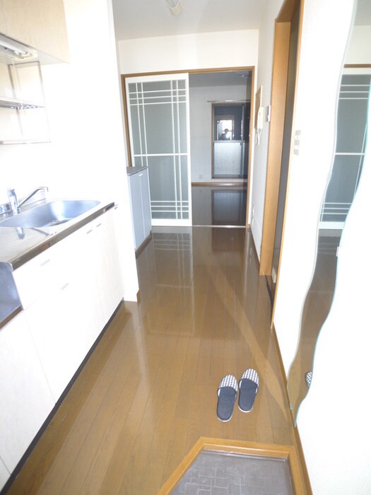 物件内観写真4　(玄関)