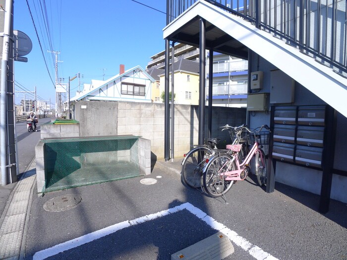 物件外観写真3　(エントランス部分)