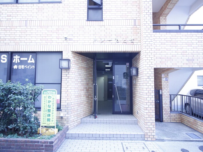 物件外観写真4　(エントランス部分)