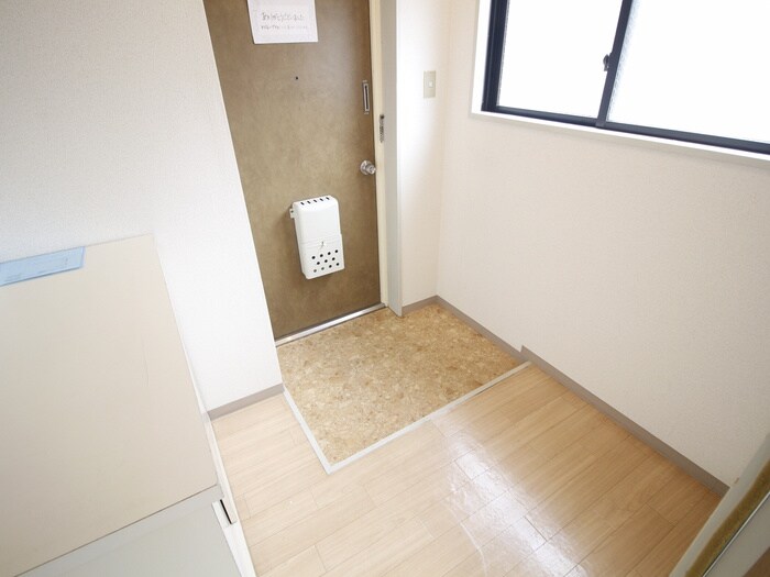 物件内観写真13　(玄関)