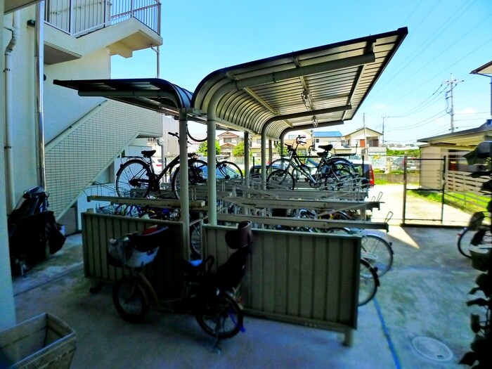 物件外観写真6　(駐輪場)