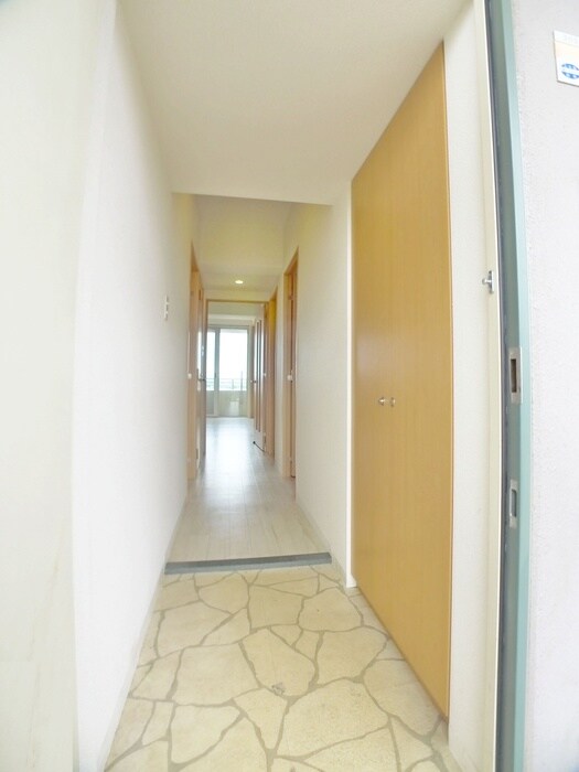 物件内観写真16　(玄関)