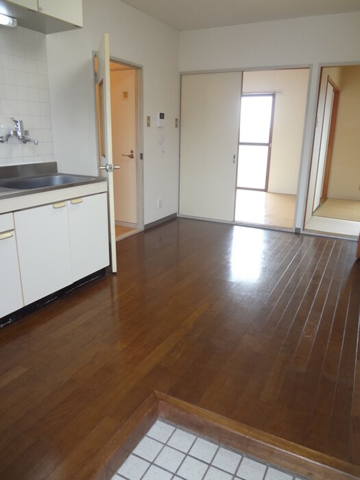 物件内観写真16　(玄関)