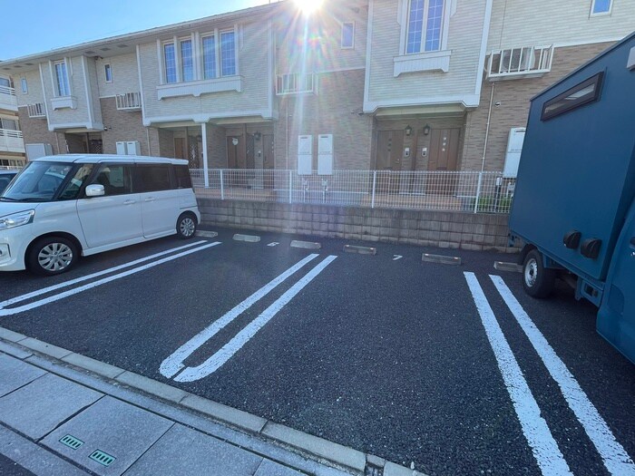 ルミナスハイムの駐車場