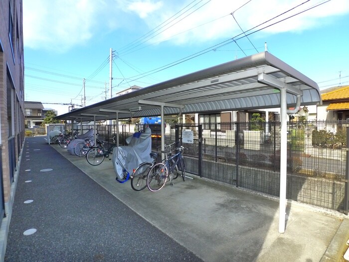 物件外観写真4　(駐輪場)