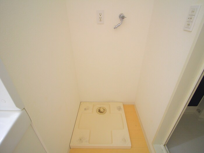 物件内観写真16　(洗濯機置場)