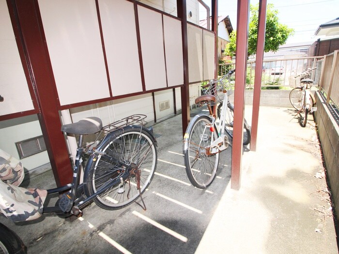 物件外観写真6　(駐輪場)