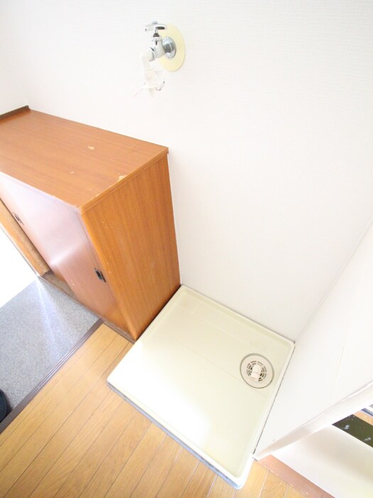 物件内観写真12　(洗濯機置場)