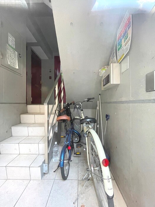 物件外観写真6　(エントランス部分)