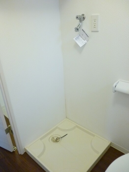 物件内観写真14　(洗濯機置場)