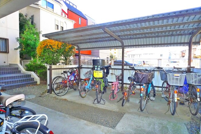 物件外観写真4　(駐輪場)