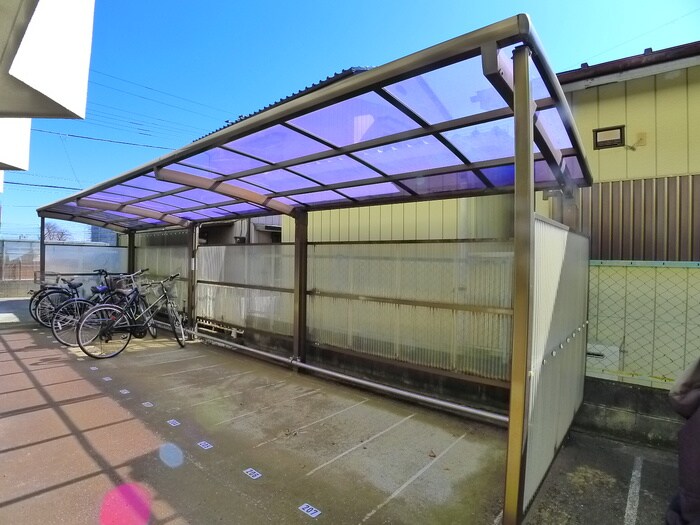 物件外観写真2　(駐輪場)