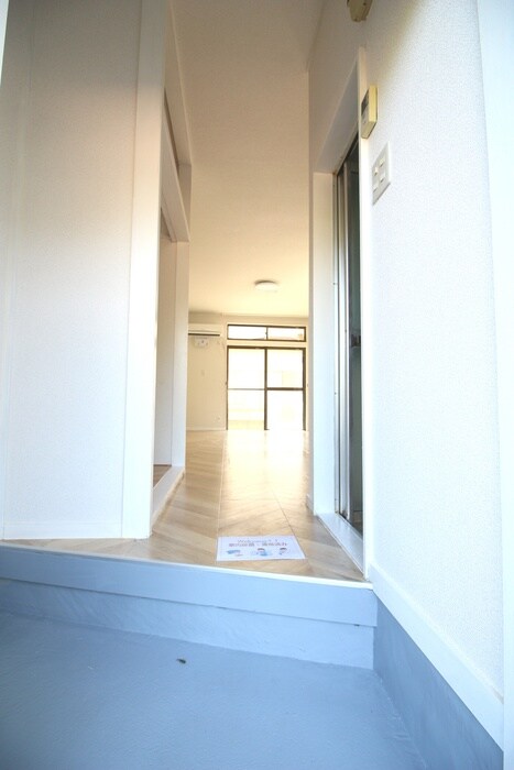 物件内観写真9　(玄関)