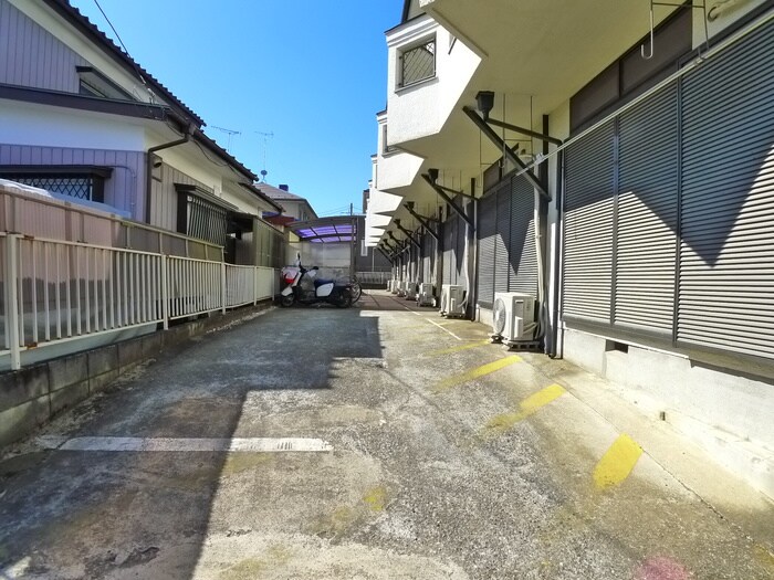 物件外観写真3　(駐車場)