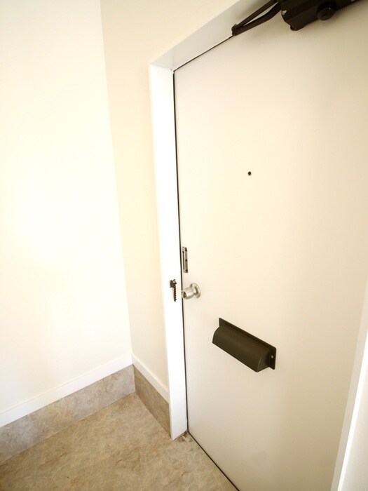 物件内観写真13　(玄関)