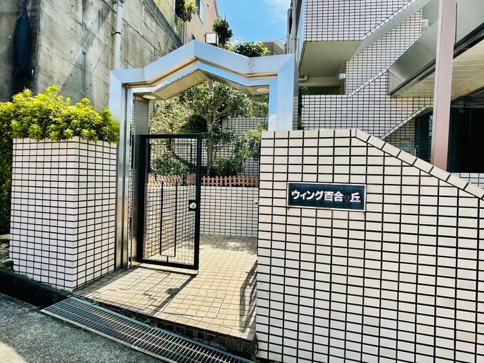 物件外観写真2　(エントランス部分)