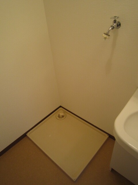 物件内観写真15　(洗濯機置場)