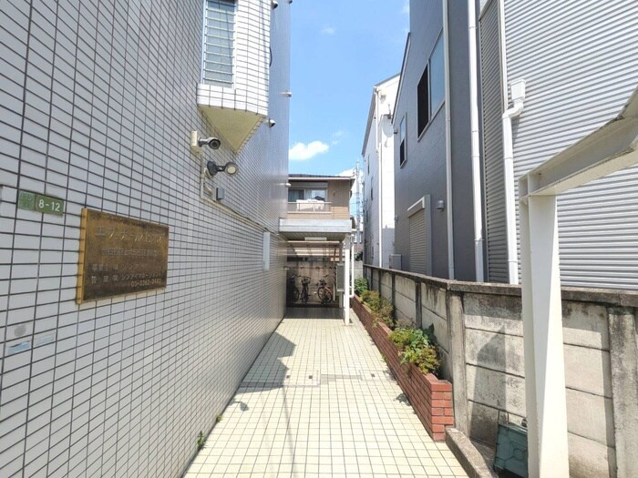 物件外観写真4　(エントランス部分)