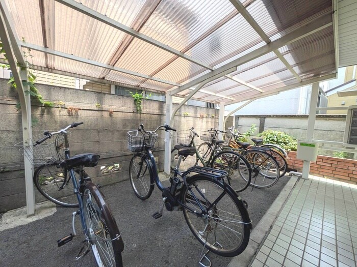 物件外観写真5　(駐輪場)