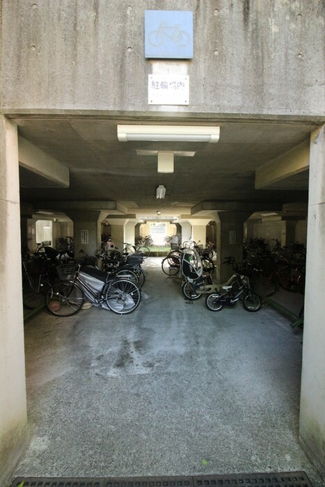 物件外観写真5　(駐輪場)