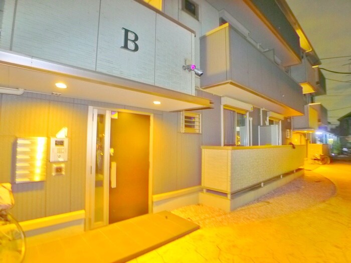 物件外観写真2　(エントランス部分)