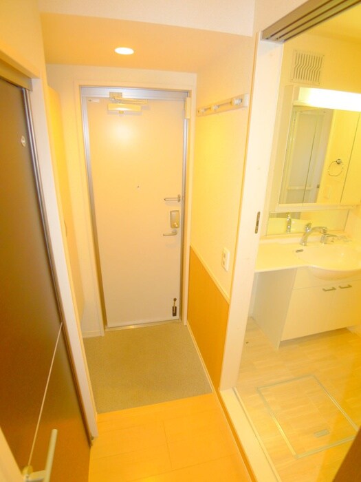 物件内観写真16　(玄関)