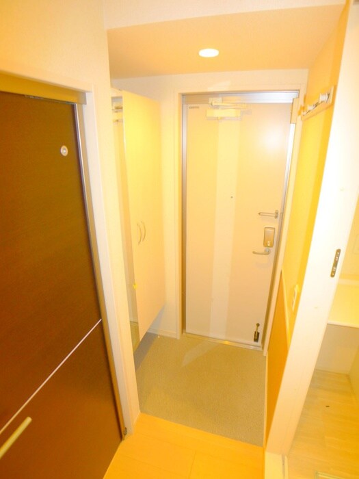 物件内観写真16　(玄関)