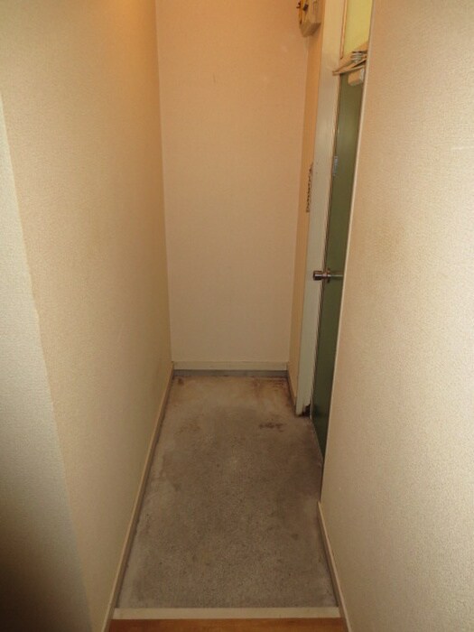 物件内観写真12　(玄関)