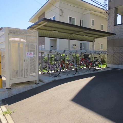 物件外観写真3　(駐輪場)