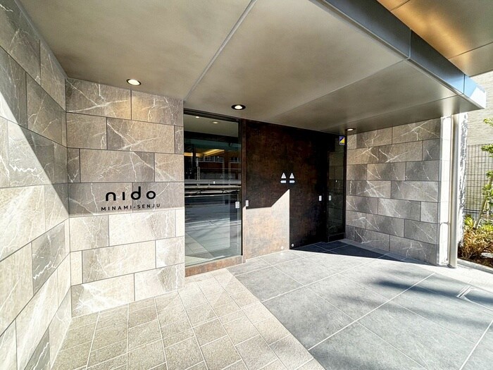 物件外観写真2　(エントランス部分)