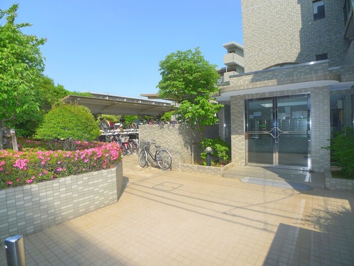 物件外観写真3　(エントランス部分)