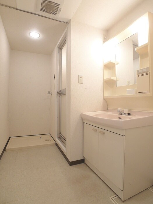 物件内観写真16　(洗濯機置場)