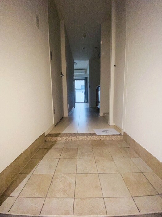 物件内観写真16　(玄関)