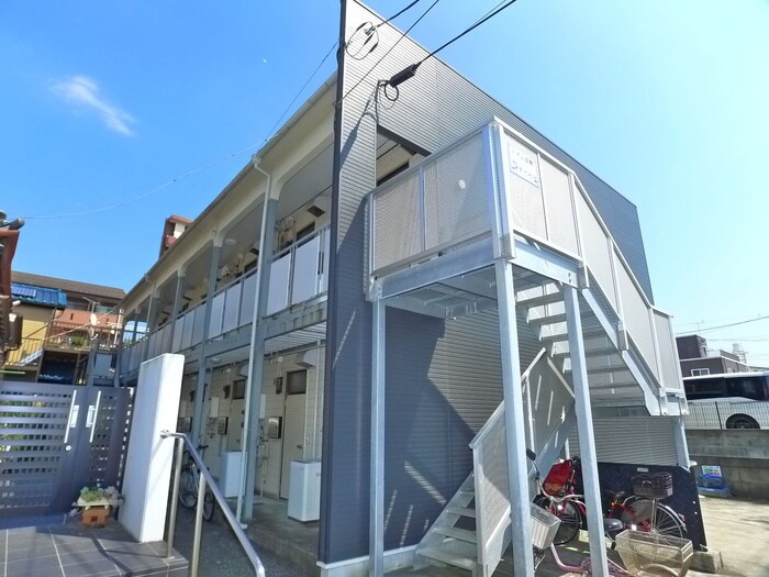 物件外観写真2　(エントランス部分)