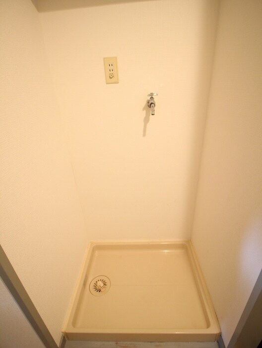 物件内観写真15　(洗濯機置場)