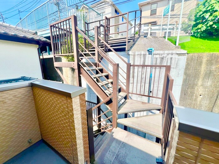 物件外観写真3　(エントランス部分)