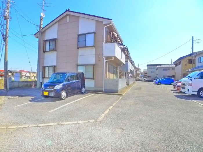 物件外観写真3　(駐車場)