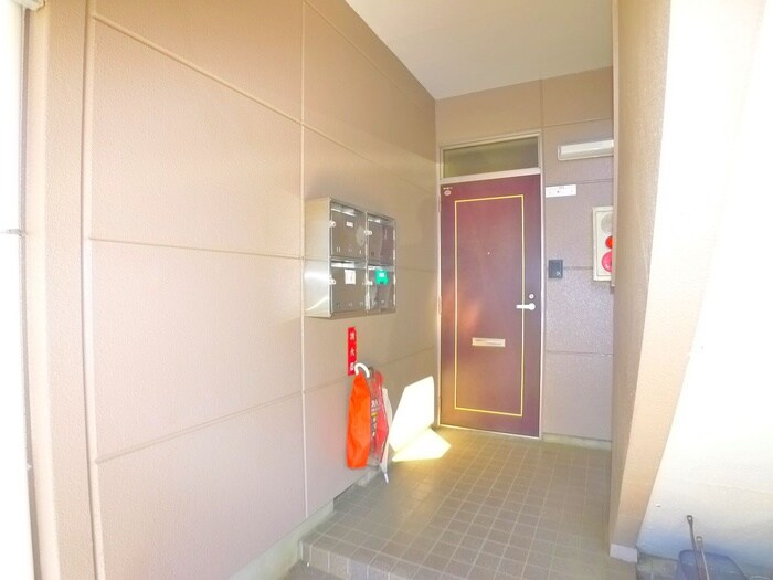 物件外観写真5　(エントランス部分)