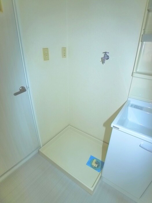 物件内観写真15　(洗濯機置場)