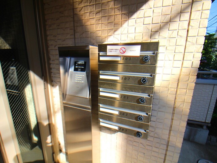 物件外観写真5　(エントランス部分)